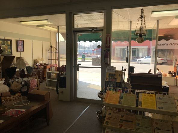 410 E Broadway St, Monett, MO 65708